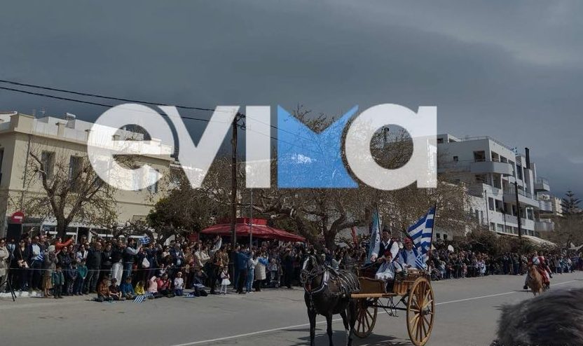 25η Μαρτίου: Παρέλαση με άλογα στην Εύβοια – Εντυπωσιακές εικόνες από την Κάρυστο
