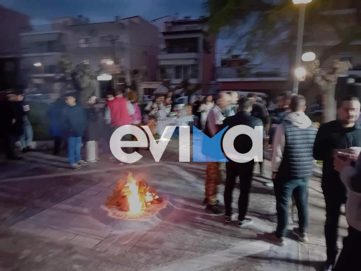 Τσικνοπέμπτη στην Εύβοια: Σε αυτή την πλατεία άναψαν φωτιές για να τσικνίσουν (pics&vid)