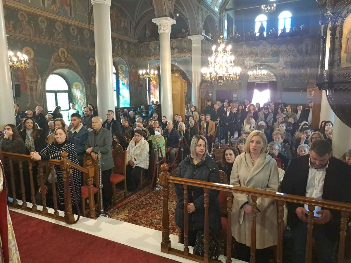 Εύβοια: Πλήθος πιστών σε χειροτονία Διακόνου στη Μητρόπολη Χαλκίδας