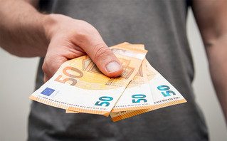 Αντίστροφη μέτρηση για το επίδομα των 150 ευρώ – Ποιοι θα το λάβουν