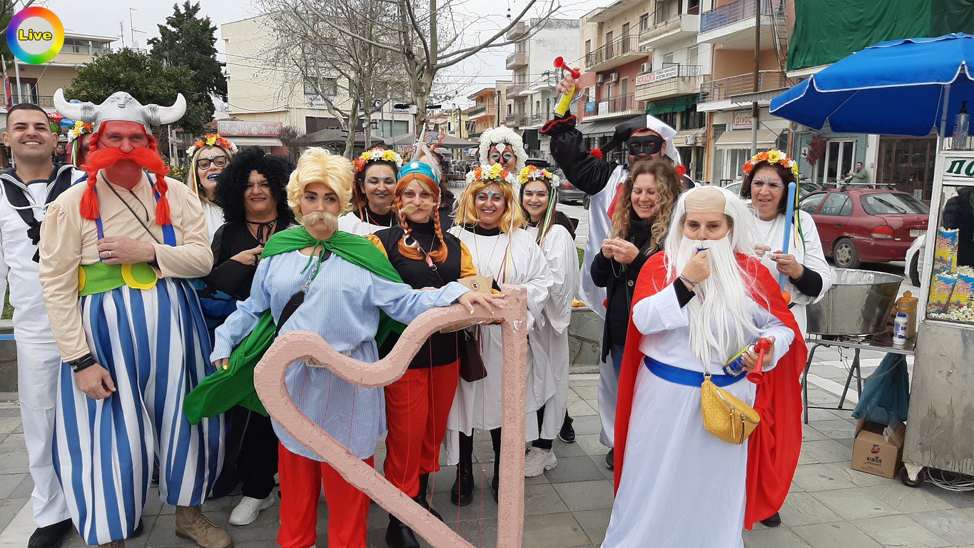 Καρναβάλι στην Αιδηψό: Εντυπωσιακή παρέλαση και ξεφάντωμα πολιτών (φωτογραφίες)