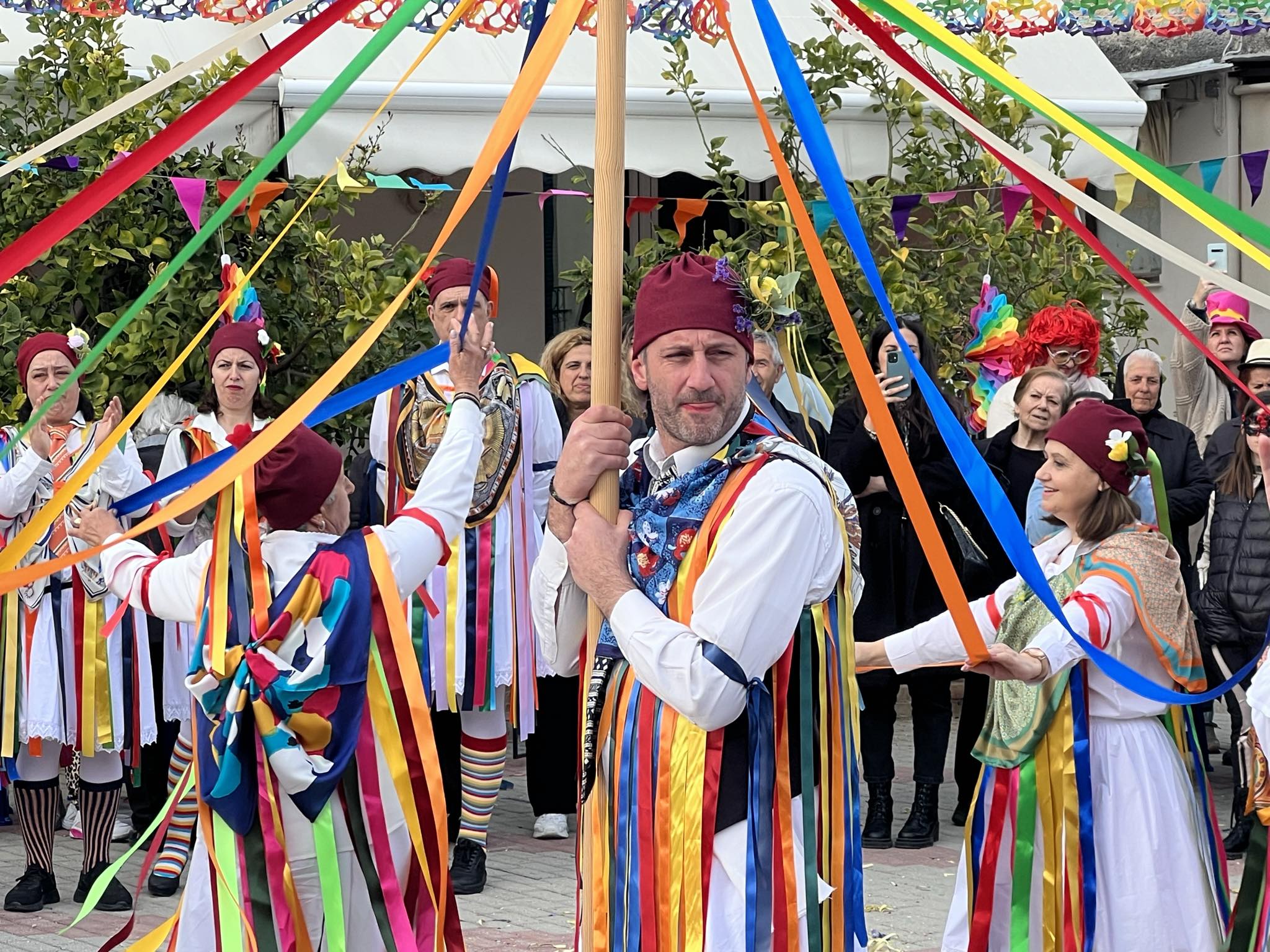 Απόκριες στην Εύβοια: Το παραδοσιακό γαϊτανάκι που έκλεψε τις εντυπώσεις