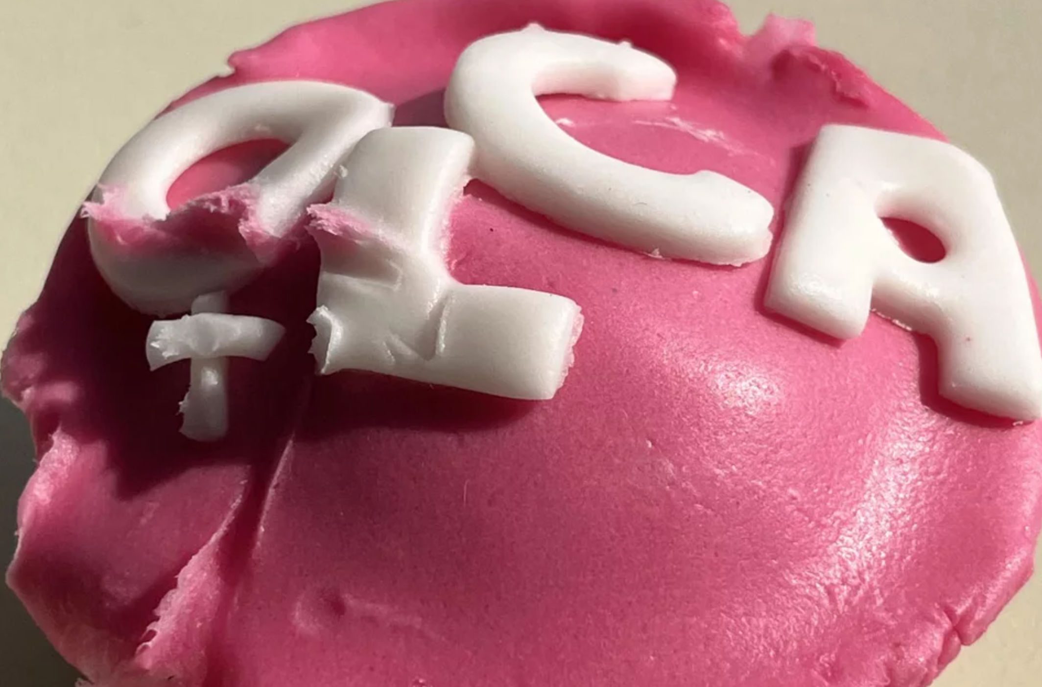 Cupcakes με το όνομα OLGA μεταφέρουν το μήνυμα ενάντια στη βία των γυναικών