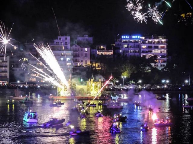 Θαλασσινό Καρναβάλι Χαλκίδας: Τι ώρα θα γίνει σήμερα η τελετή λήξης μέσα στη θάλασσα
