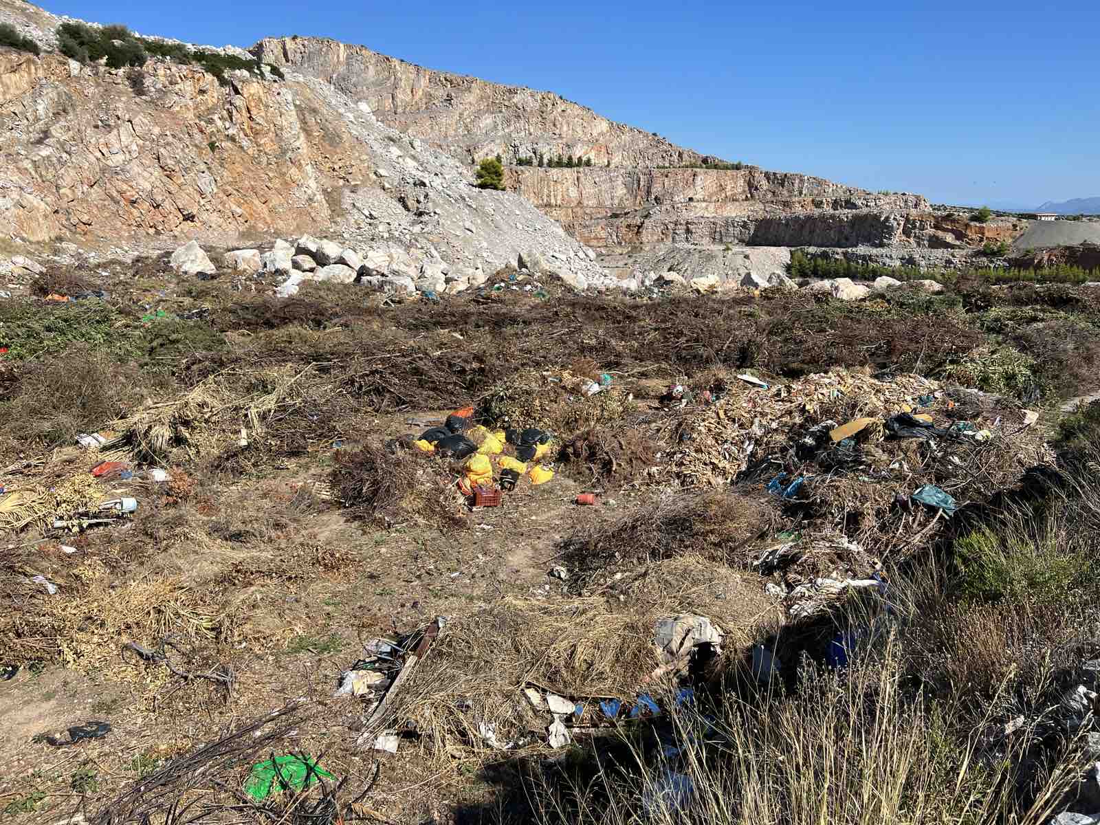 Εύβοια: Αναφορά και στον εισαγγελέα για τα σκουπίδια από το τσιμεντάδικο
