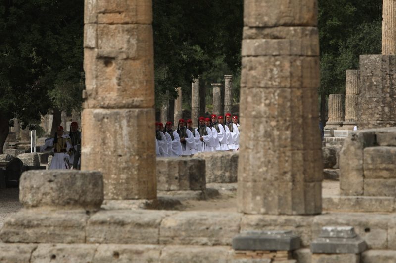 Η Ολυμπιακή Φλόγα ξεκινάει το ταξίδι της- Δείτε βίντεο και φωτογραφίες