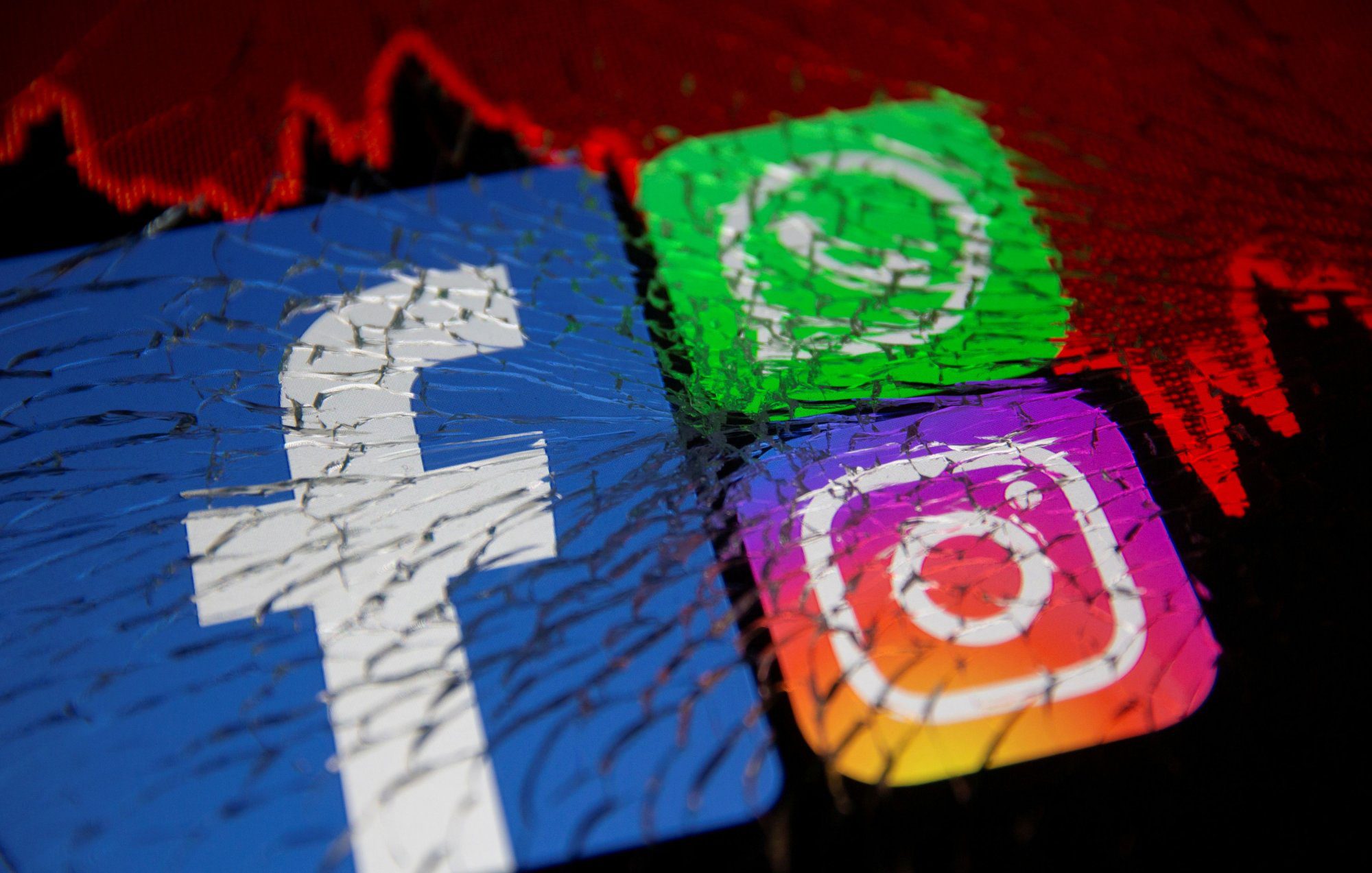 Προβλήματα σε Facebook, Instagram και WhatsApp – Τι συνέβη