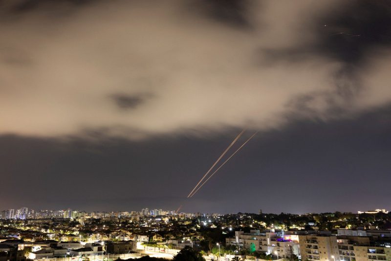 Επίθεση Ιράν στο Ισραήλ: Αναπόφευκτη η συνέχεια των συγκρούσεων λένε διεθνολόγοι