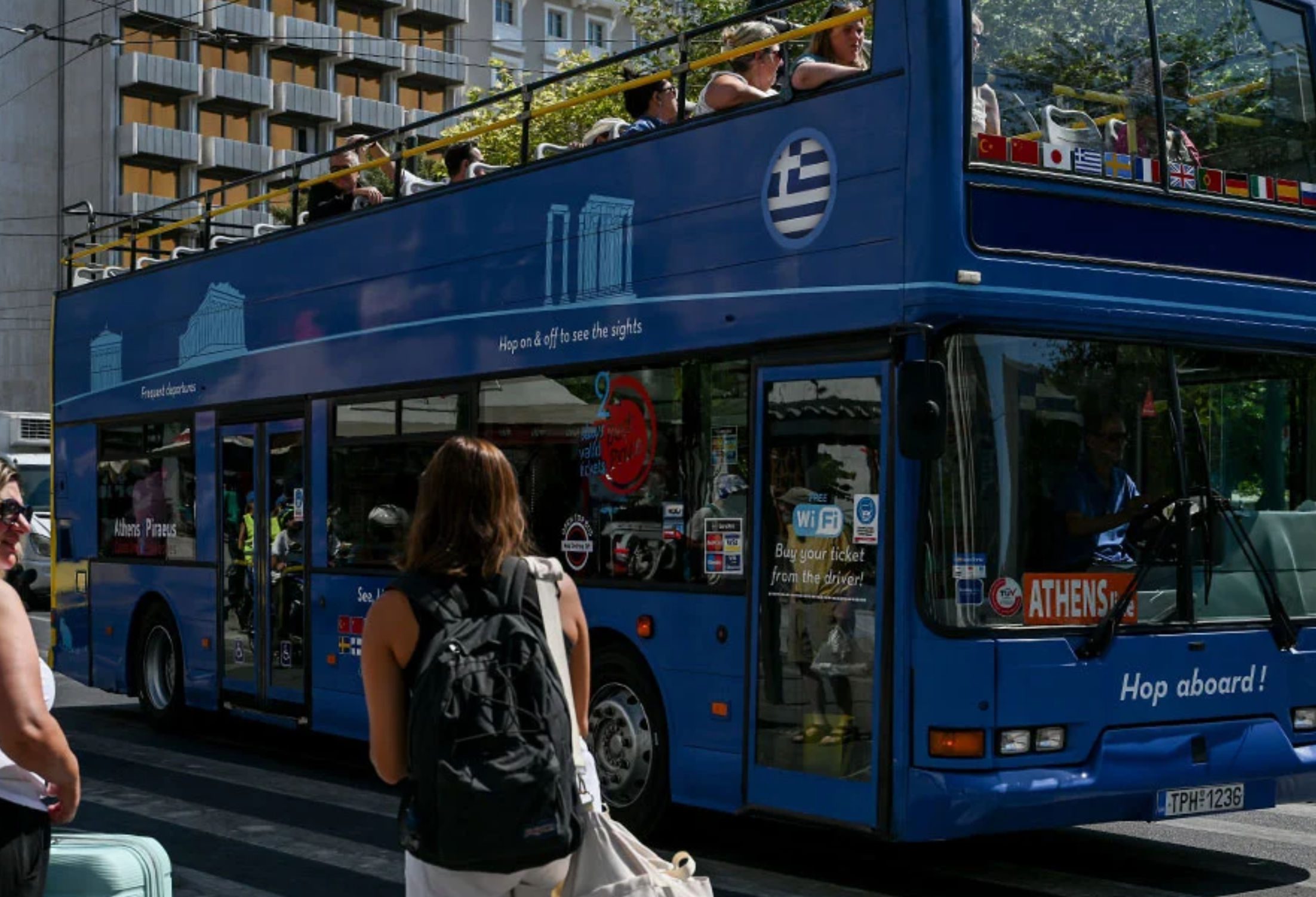Ατύχημα με ανοιχτό διώροφο τουριστικό λεωφορείο – Πληροφορίες για τραυματίες