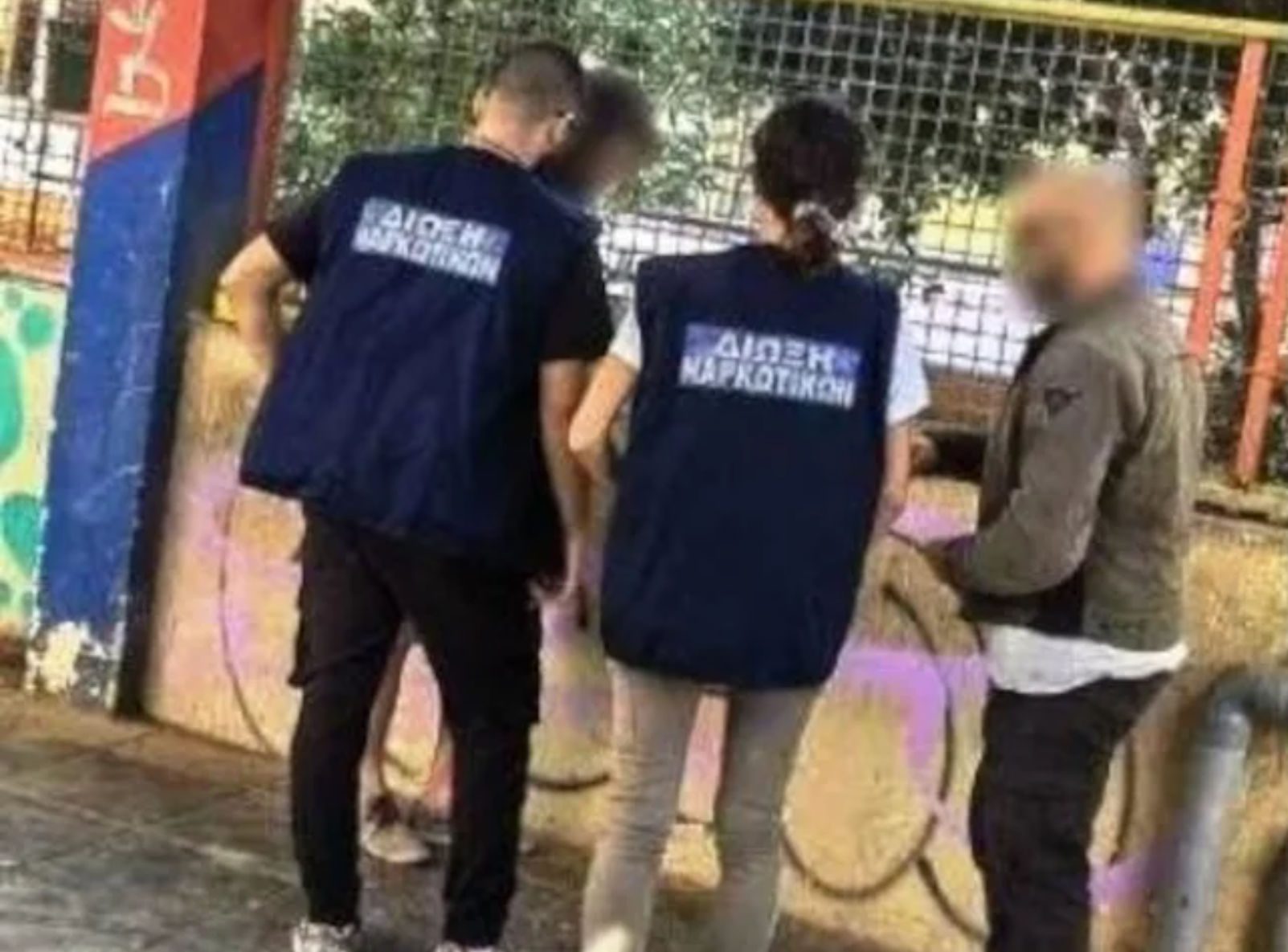 Σοκ: 12 συλλήψεις για διακίνηση ναρκωτικών σε σχολεία – Χτυπούσαν μαθητές επειδή δεν τα πούλησαν