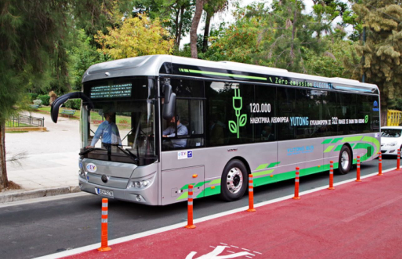 Δοκιμάζονται τα «πράσινα» λεωφορεία: Είναι 12 μέτρα, χωράνε 75 επιβάτες και φορτίζονται σε 3 ώρες