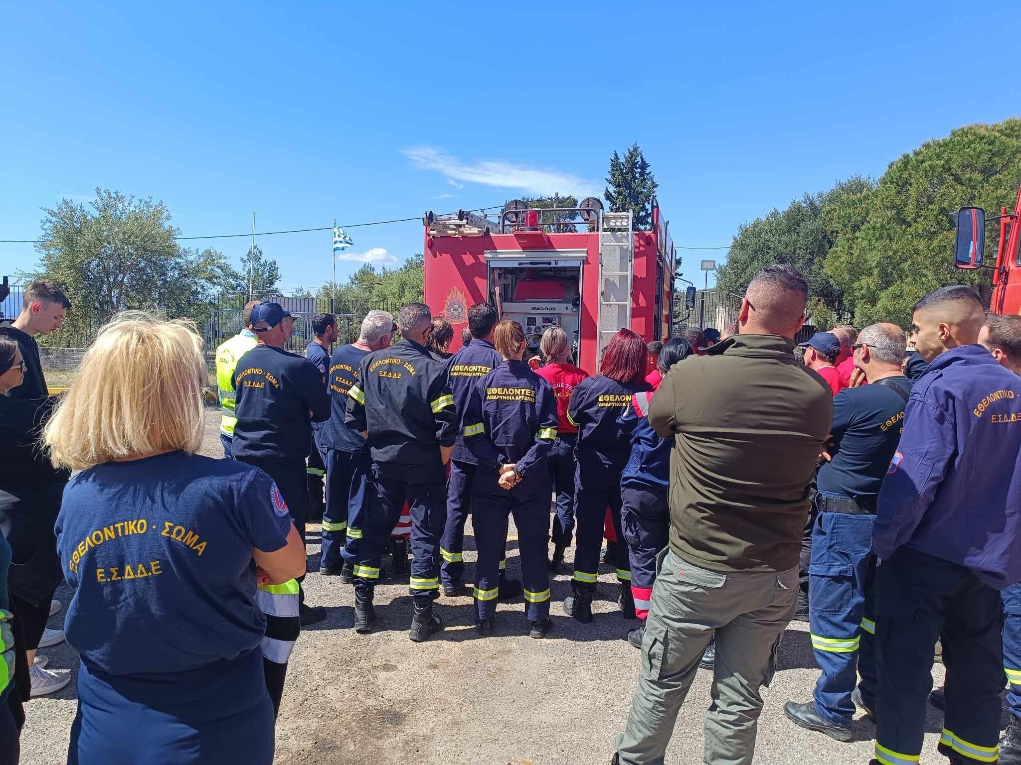 Εύβοια: Οι εθελοντές του ΕΣΔΔΕ στην εκπαίδευση της πυροσβεστικής στο Αλιβέρι (pics)