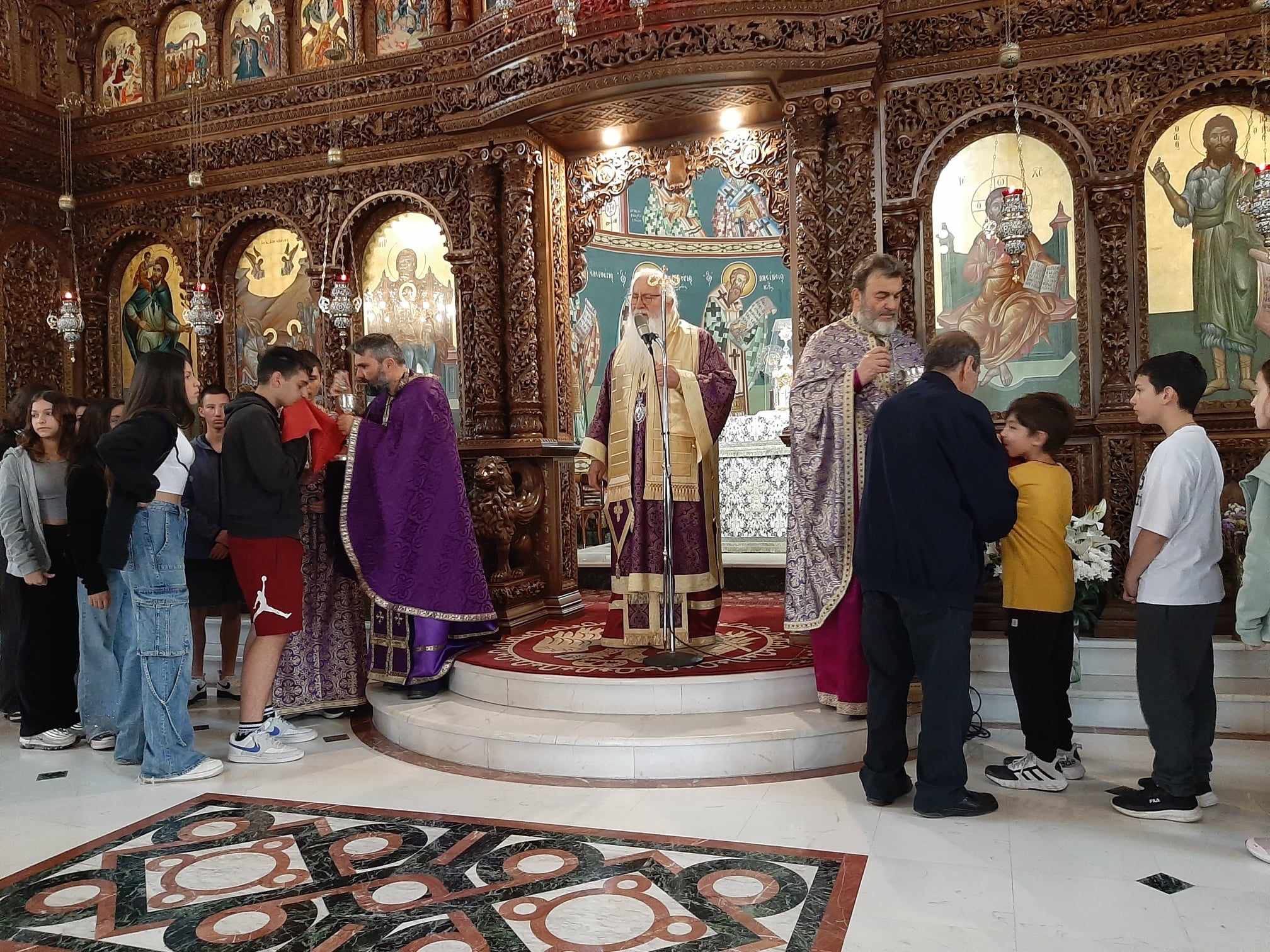 Εύβοια: Μαθήτριες και μαθητές της Αυλίδας πήγαν εκκλησία και έλαβαν τη Θεία Κοινωνία