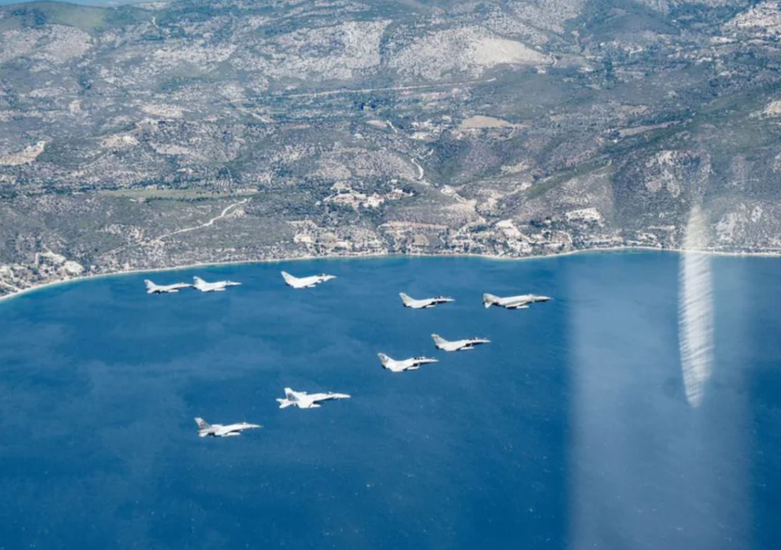 Εντυπωσιακές εικόνες με μαχητικά στον αέρα από την άσκηση «Ηνίοχος 2024»