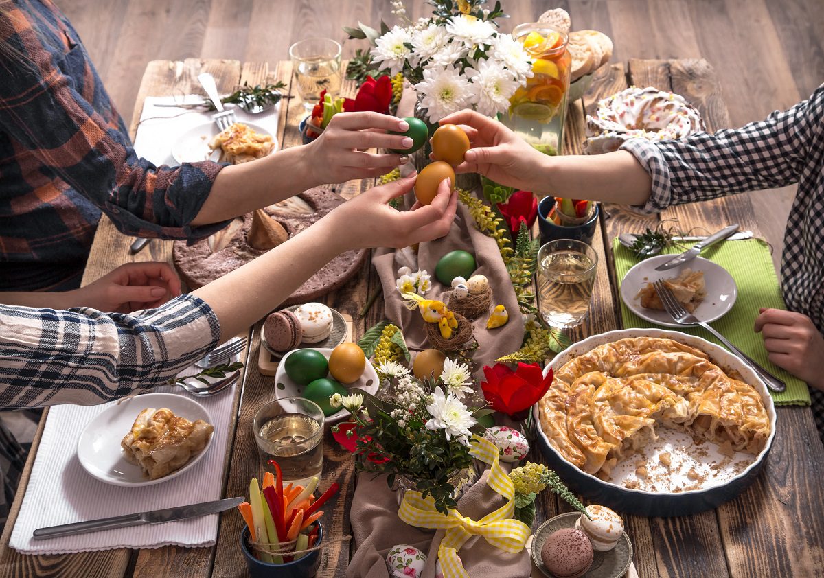 Πασχαλινό τραπέζι: Έτσι θα γιορτάσουν τα ελληνικά νοικοκυριά – Πόσα χρήματα θα ξοδέψουν