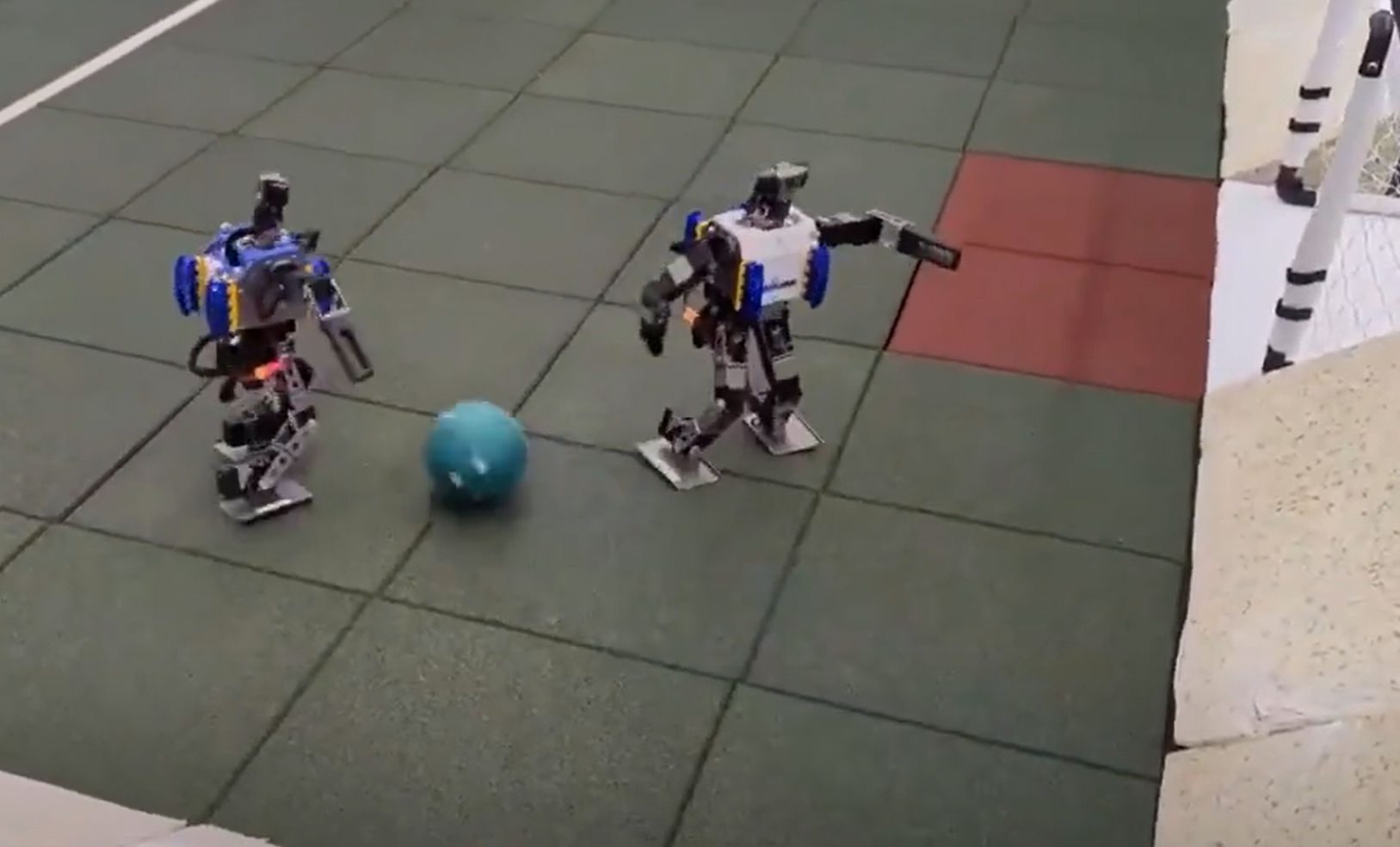 Εντυπωσιακό: Ρομπότ της Google έπαιξαν ποδόσφαιρο – Subbuteo από το μέλλον (video)