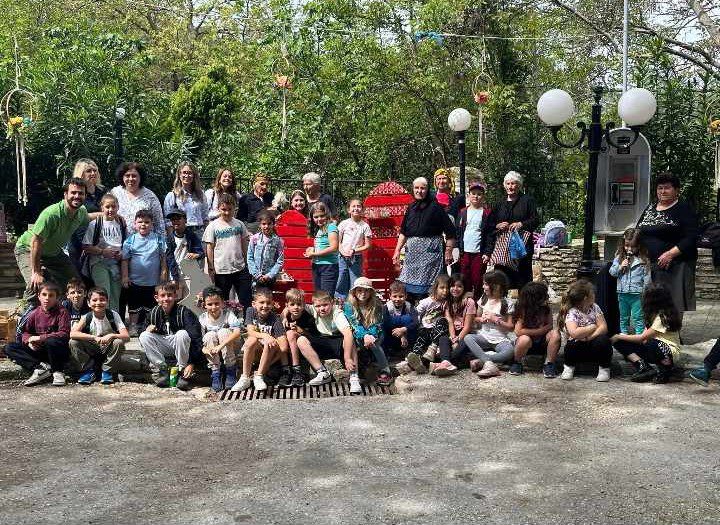 Εύβοια: Παιδιά δημοτικού πήγαν σε χωριό, έφτιαξαν ψωμί και έμαθαν για την παράδοση