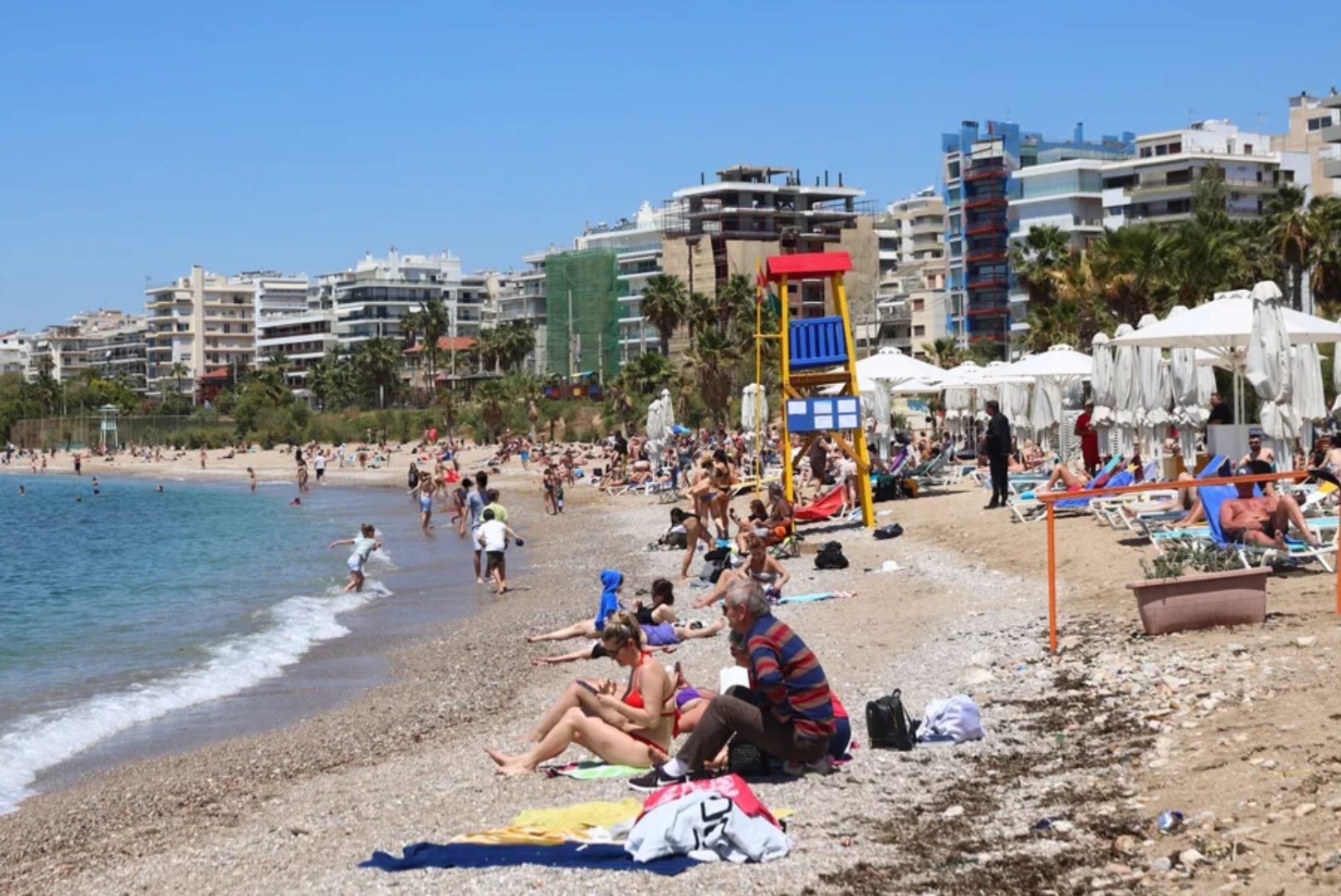 Μύρισε καλοκαίρι στην Αθήνα: Γέμισαν οι παραλίες από λουόμενους (pics)