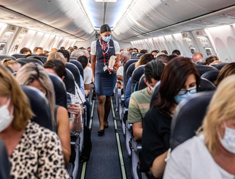 Πανικός σε πτήση Ντίσελντορφ – Ηράκλειο: Μεθυσμένη επιβάτιδα φώναζε, έβριζε και απειλούσε