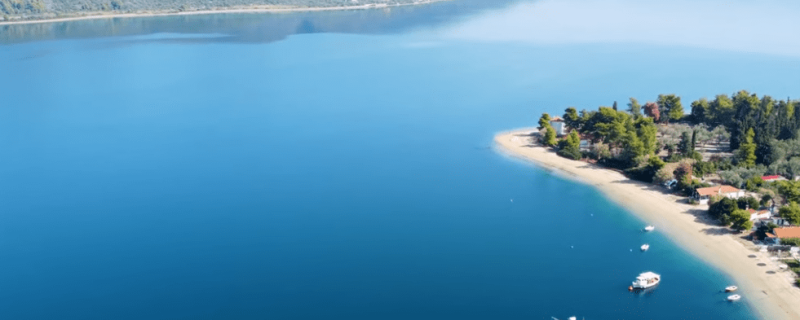 Eύβοια: Περιτριγυρισμένη από πράσινο…Αυτή είναι η πιο ήρεμη παραλία του νησιού