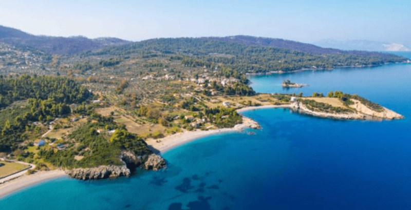 Μια νησίδα με πεντακάθαρα κρυστάλλινα νερά στην Εύβοια- Πώς θα την επισκεφθείτε