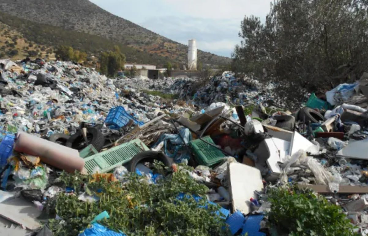 Νεκρό βρέφος σε χωματερή: «Εγώ το πέταξα στα σκουπίδια, γεννήθηκε πεθαμένο», είπε ο πατέρας