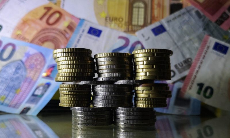 Σε «οικονομική ασφυξία» τα νοικοκυρία: 9 στους 10 δυσκολεύονται να βγάλουν τον μήνα Σε «οικονομική ασφυξία» τα νοικοκυρία: 9 στους 10 δυσκολεύονται να βγάλουν τον μήνα