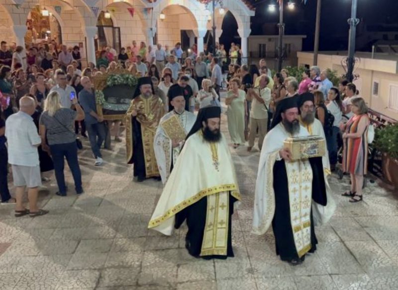 Eύβοια: Κατάνυξη στην Ανακομιδή των Ιερών Λειψάνων του Αγίου Νεκταρίου Eύβοια: Κατάνυξη στην Ανακομιδή των Ιερών Λειψάνων του Αγίου Νεκταρίου