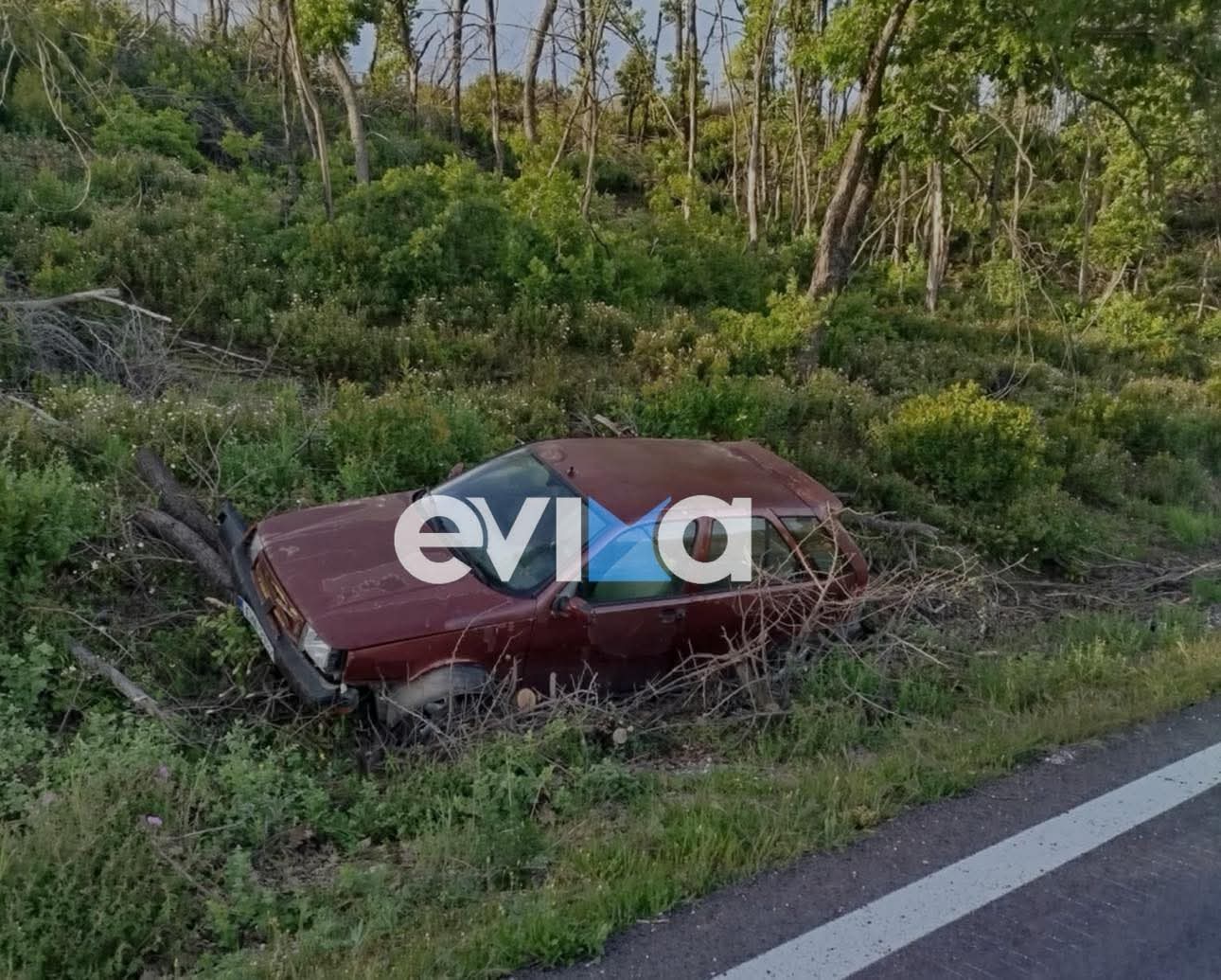 Τροχαίο σήμερα Πρωτομαγιά στην Εύβοια: ΙΧ βρέθηκε σε χαντάκι μέσα σε χόρτα (εικόνες) Τροχαίο σήμερα Πρωτομαγιά στην Εύβοια: ΙΧ βρέθηκε σε χαντάκι μέσα σε χόρτα (εικόνες)