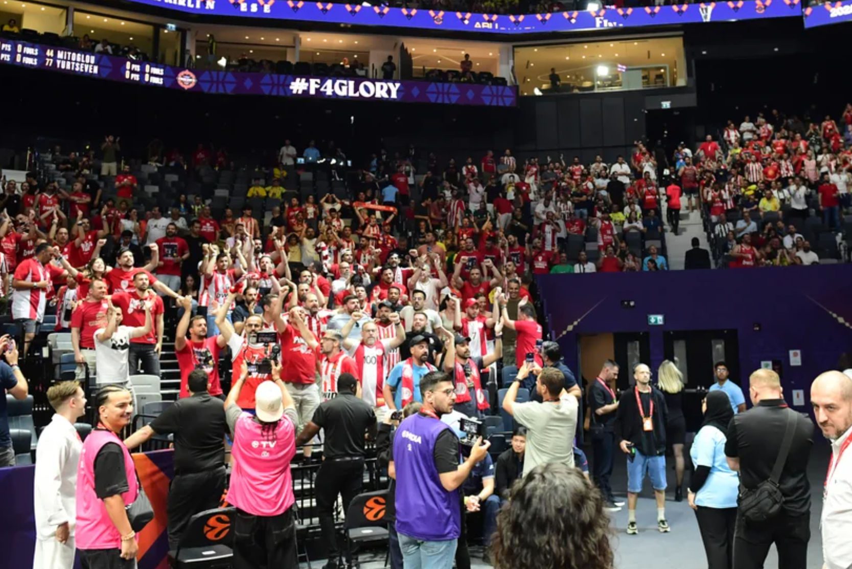 Final 4: Τρελή ταλαιπωρία για 200 Έλληνες που πήγαν Άμπου Ντάμπι και παραμένουν εγκλωβισμένοι στη Γεωργία