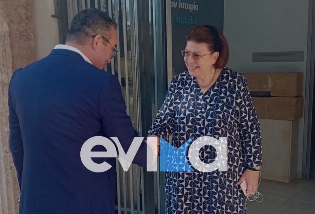 Στην Ερέτρια τώρα η υπουργός Πολιτισμού Λίνα Μενδώνη (βίντεο) Στην Ερέτρια τώρα η υπουργός Πολιτισμού Λίνα Μενδώνη (βίντεο)