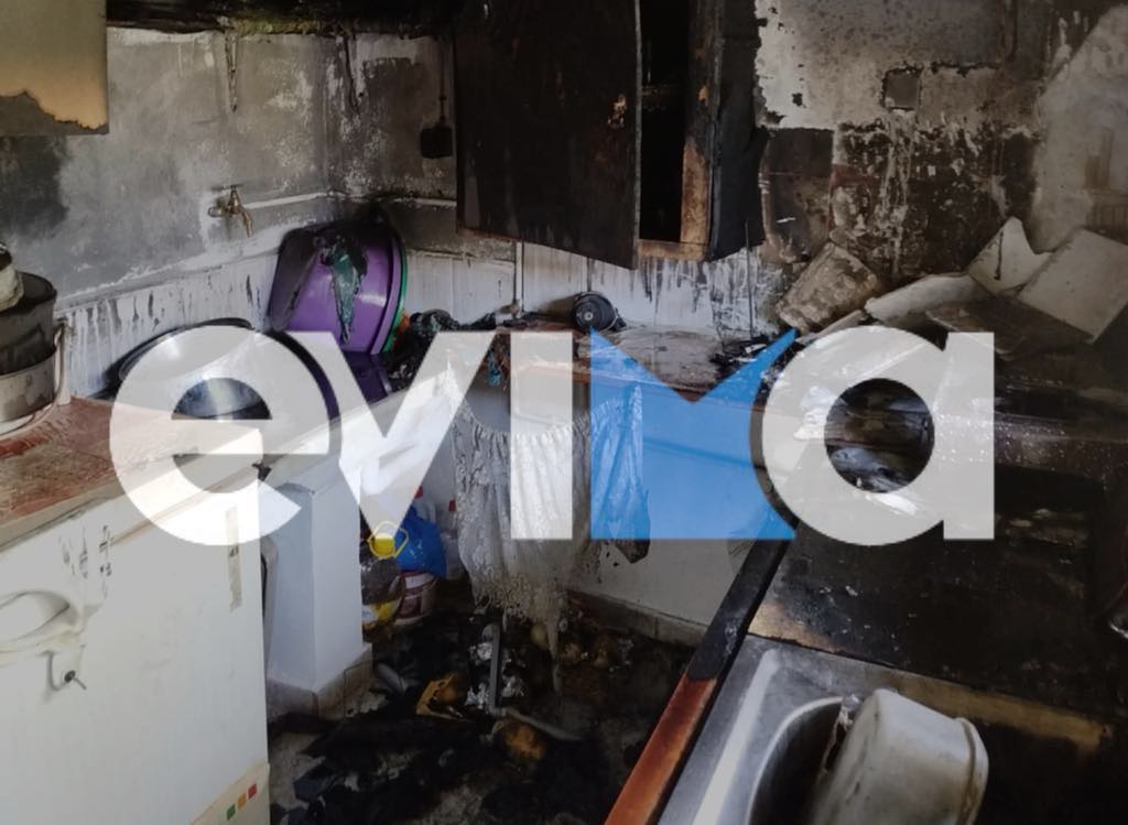 Φωτιά τώρα σε αποθήκη σπιτιού στην Εύβοια