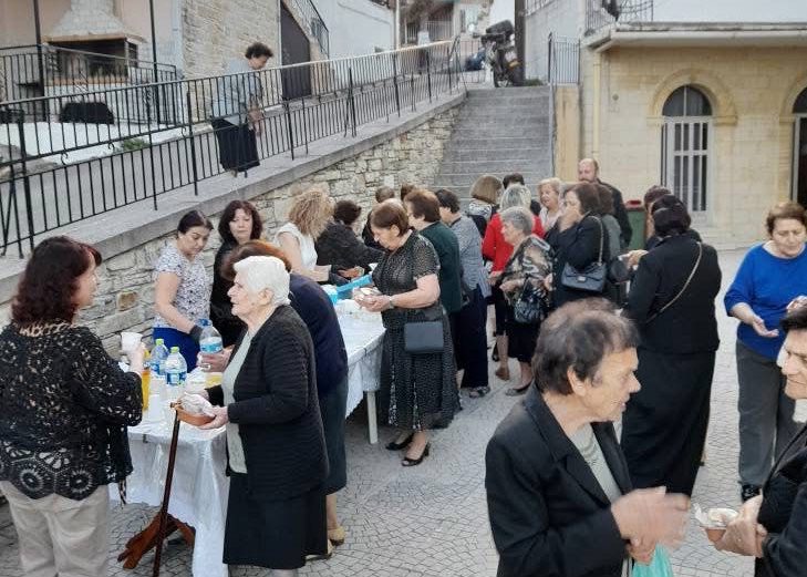 Εύβοια: Πανηγυρικός εσπερινός Κωνσταντίνου και Ελένης στο Βίταλο με….γλυκίσματα για τους πιστούς! Εύβοια: Πανηγυρικός εσπερινός Κωνσταντίνου και Ελένης στο Βίταλο με….γλυκίσματα για τους πιστούς!