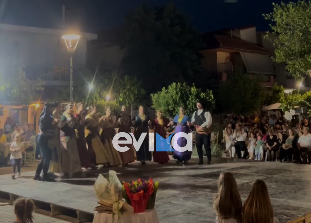 Εύβοια: «Μάγεψε» το 7ο Φεστιβάλ παραδοσιακών χορών στις Ροβιές (εικόνες) Εύβοια: «Μάγεψε» το 7ο Φεστιβάλ παραδοσιακών χορών στις Ροβιές (εικόνες)