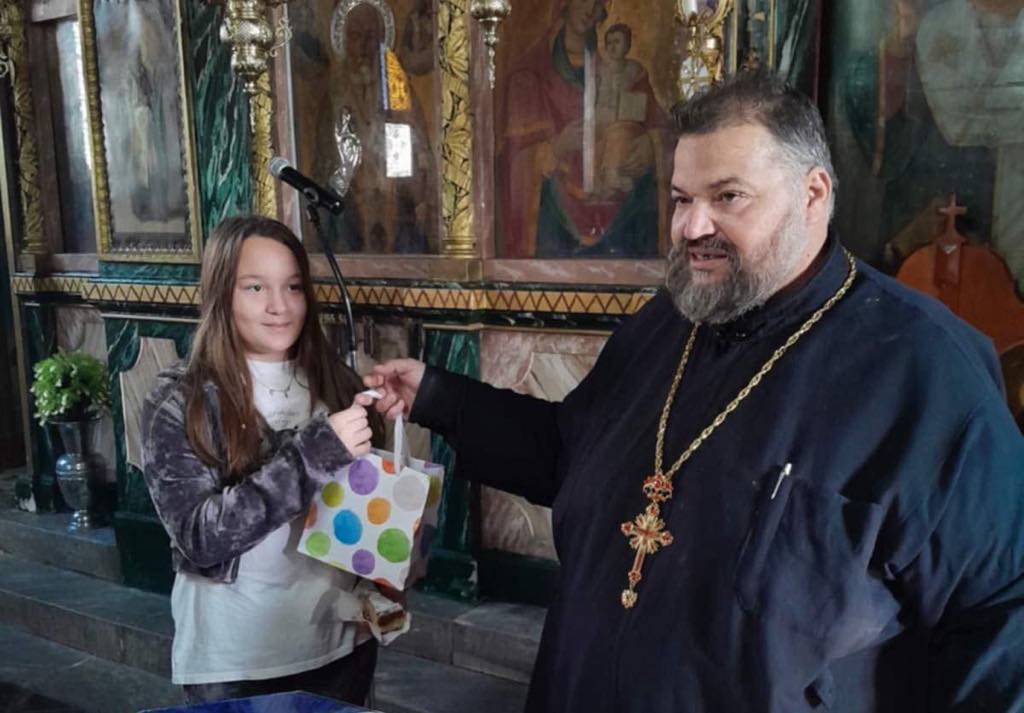 Λήξη κατηχητικού σχολείου στην Εύβοια με γιορτή και δώρα Λήξη κατηχητικού σχολείου στην Εύβοια με γιορτή και δώρα