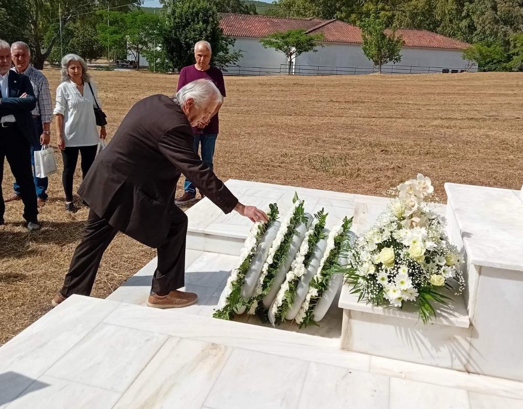 Εύβοια: Τίμησαν τη μνήμη των πεσόντων του πολύνεκρου δυστυχήματος στον Μπιρνιά Εύβοια: Τίμησαν τη μνήμη των πεσόντων του πολύνεκρου δυστυχήματος στον Μπιρνιά