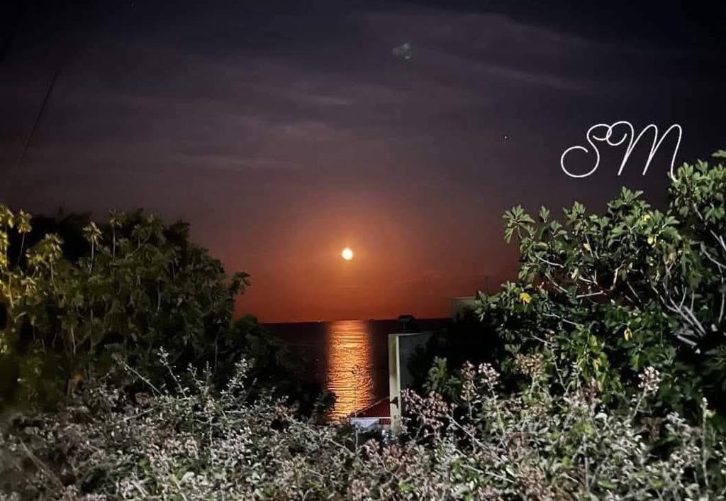 Πανσέληνος Μαΐου: Μαγευτικές εικόνες με το «φεγγάρι των λουλουδιών» από την Εύβοια Πανσέληνος Μαΐου: Μαγευτικές εικόνες με το «φεγγάρι των λουλουδιών» από την Εύβοια