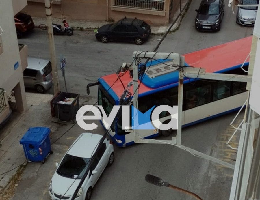 Χαλκίδα: Πάρκαρε όπου βρήκε και προκάλεσε κυκλοφοριακό κομφούζιο (βίντεο) Χαλκίδα: Πάρκαρε όπου βρήκε και προκάλεσε κυκλοφοριακό κομφούζιο (βίντεο)