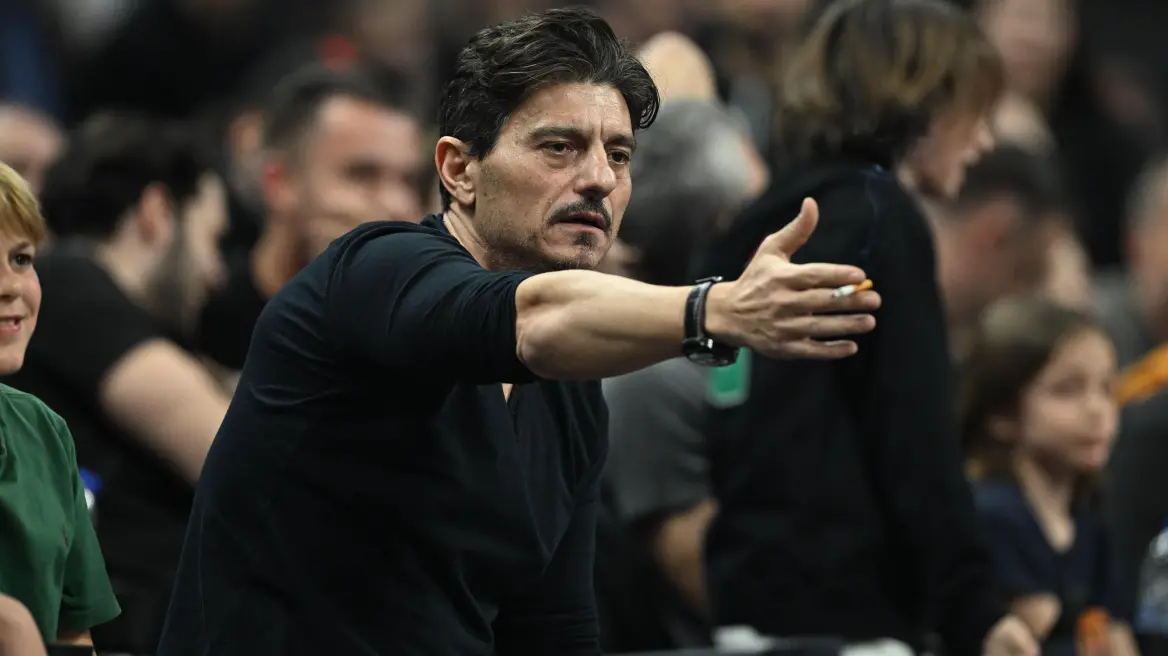 «Τρελάθηκε» ο Γιαννακόπουλος με Euroleague και διαιτησία: Ήσασταν μαφία, είστε μαφία, αλλά αυτό θα σταματήσει «Τρελάθηκε» ο Γιαννακόπουλος με Euroleague και διαιτησία: Ήσασταν μαφία, είστε μαφία, αλλά αυτό θα σταματήσει