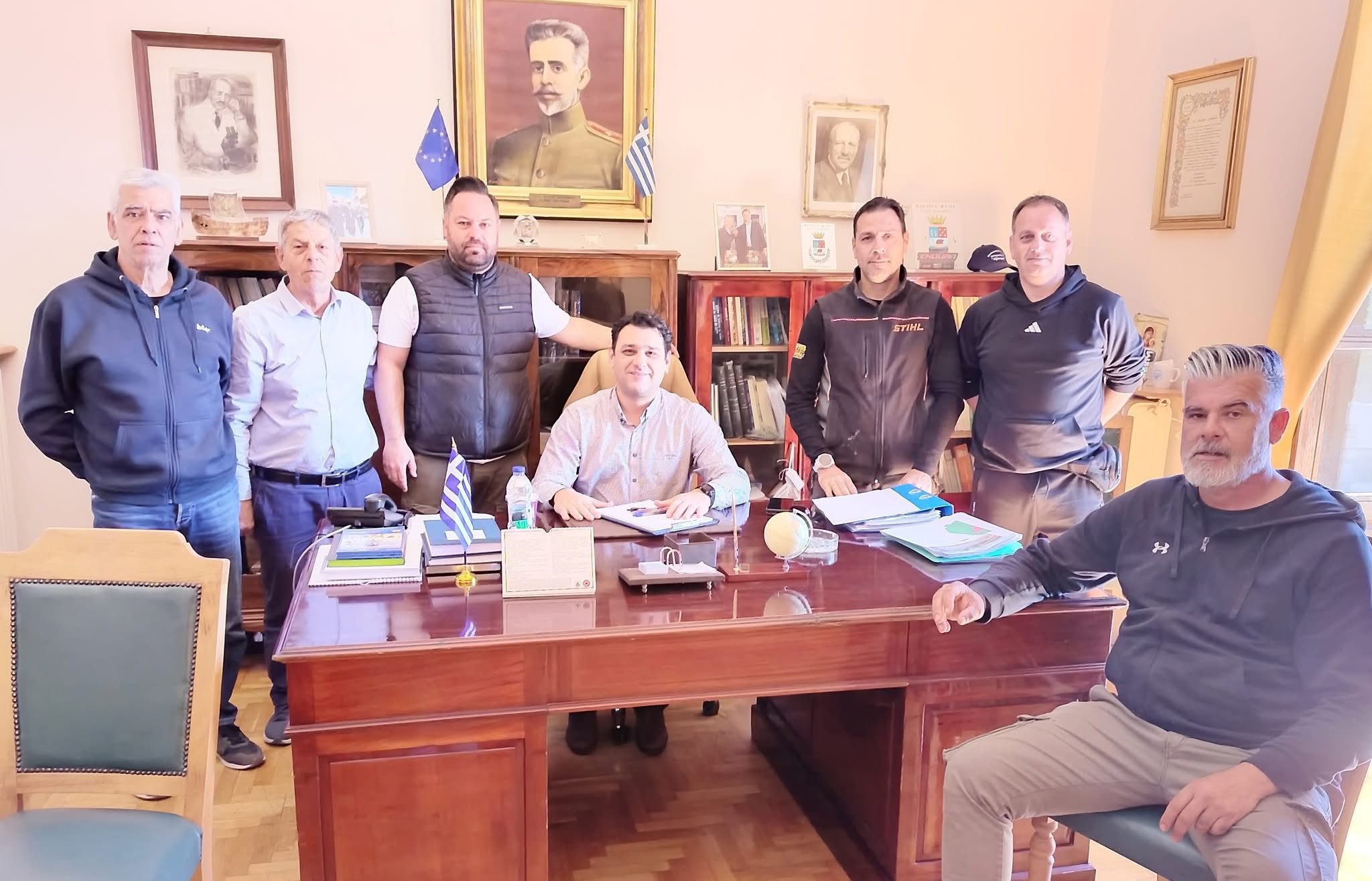 Με το νέο Δ.Σ. του Α. Ο. Κύμης συναντήθηκαν δήμαρχος και αντιδήμαρχος- Τι είπαν Με το νέο Δ.Σ. του Α. Ο. Κύμης συναντήθηκαν δήμαρχος και αντιδήμαρχος- Τι είπαν