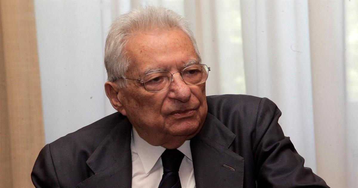 Πέθανε ο πρώην ΥΠΕΞ Πέτρος Μολυβιάτης σε ηλικία 97 ετών Πέθανε ο πρώην ΥΠΕΞ Πέτρος Μολυβιάτης σε ηλικία 97 ετών