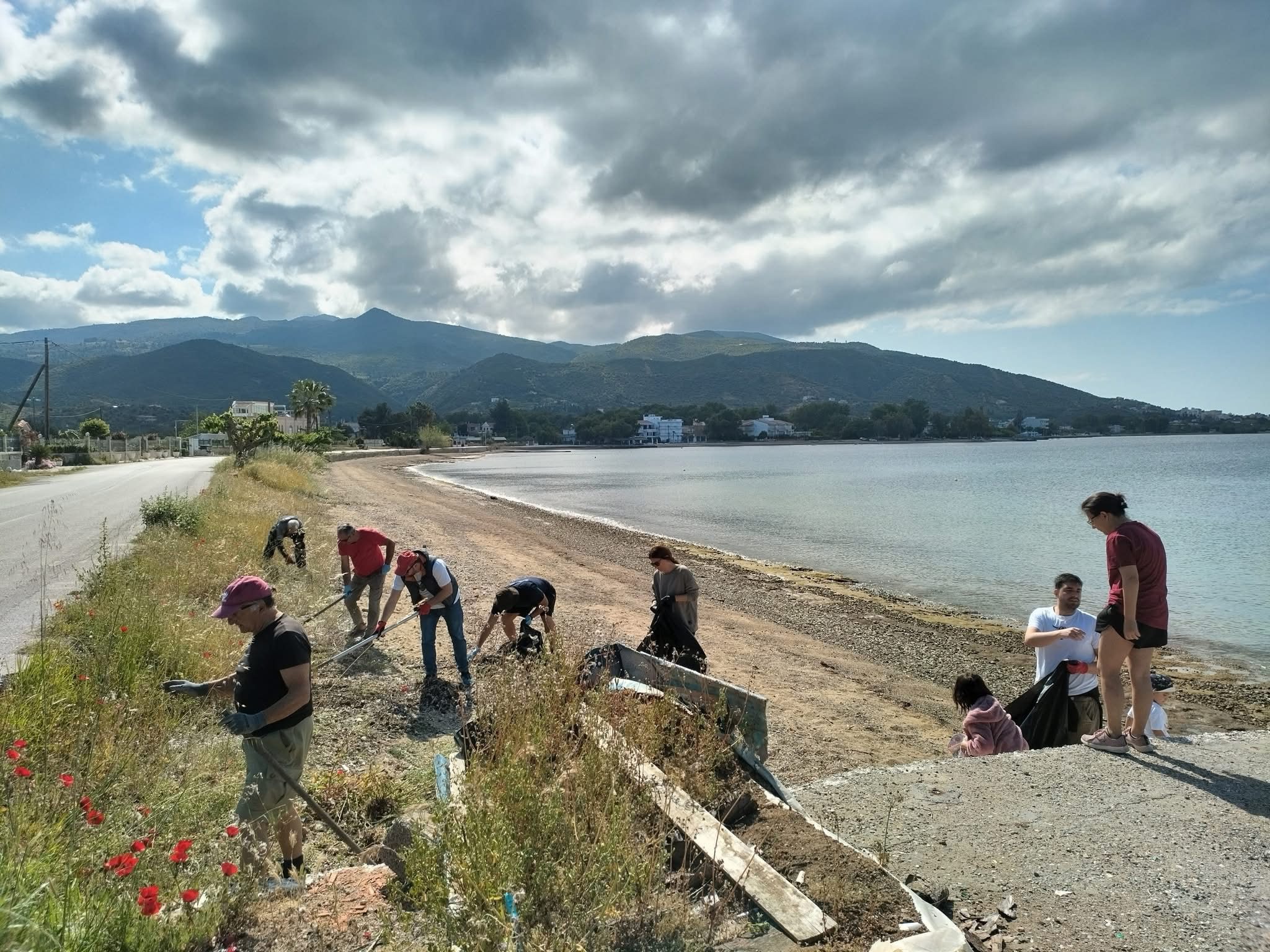 Καθάρισαν την παραλία Μπαλαλά στην Εύβοια Καθάρισαν την παραλία Μπαλαλά στην Εύβοια