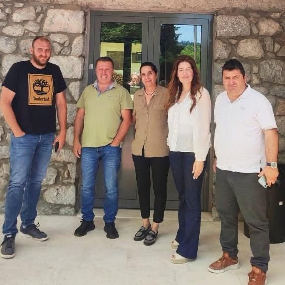 Δίπλα στους σεισμόπληκτους της Βόρειας Εύβοιας βρέθηκε η Καραμπατσώλη Δίπλα στους σεισμόπληκτους της Βόρειας Εύβοιας βρέθηκε η Καραμπατσώλη