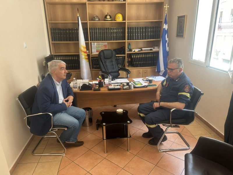 Συνάντηση Κεδίκογλου με τον νέο Διοικητή της Πυροσβεστικής Εύβοιας: Τι «έθεσαν επί τάπητος» Συνάντηση Κεδίκογλου με τον νέο Διοικητή της Πυροσβεστικής Εύβοιας: Τι «έθεσαν επί τάπητος»