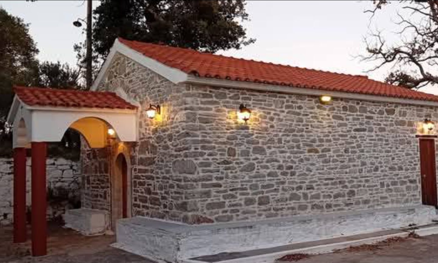 Καθάρισαν δρόμο προς ξωκκλήσι στην Εύβοια Καθάρισαν δρόμο προς ξωκκλήσι στην Εύβοια