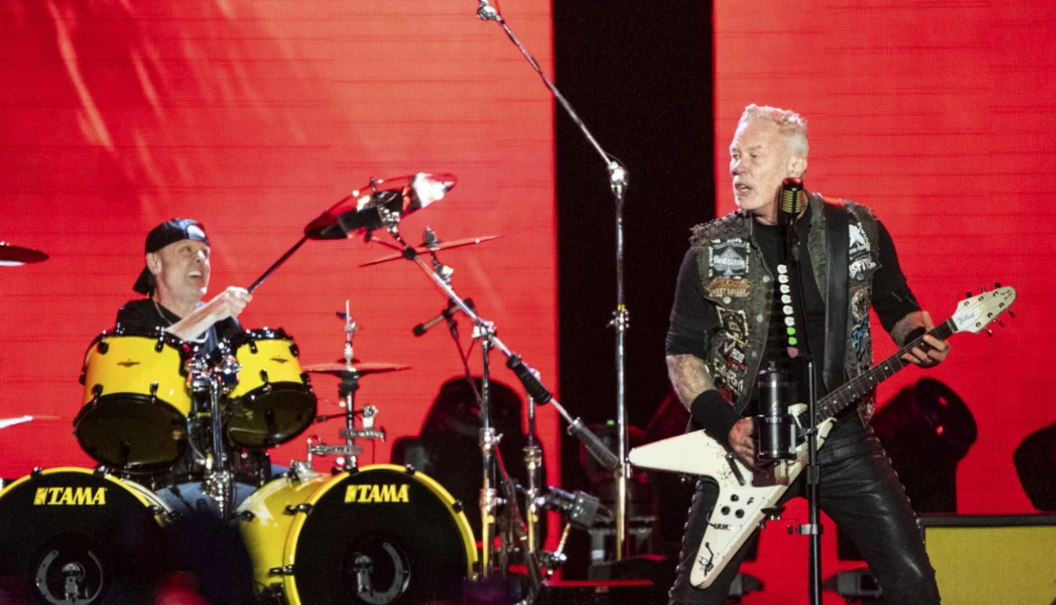 Οι Metallica προκάλεσαν κυριολεκτικά σεισμός σε συναυλία στην Βιρτζίνια (videos) Οι Metallica προκάλεσαν κυριολεκτικά σεισμός σε συναυλία στην Βιρτζίνια (videos)