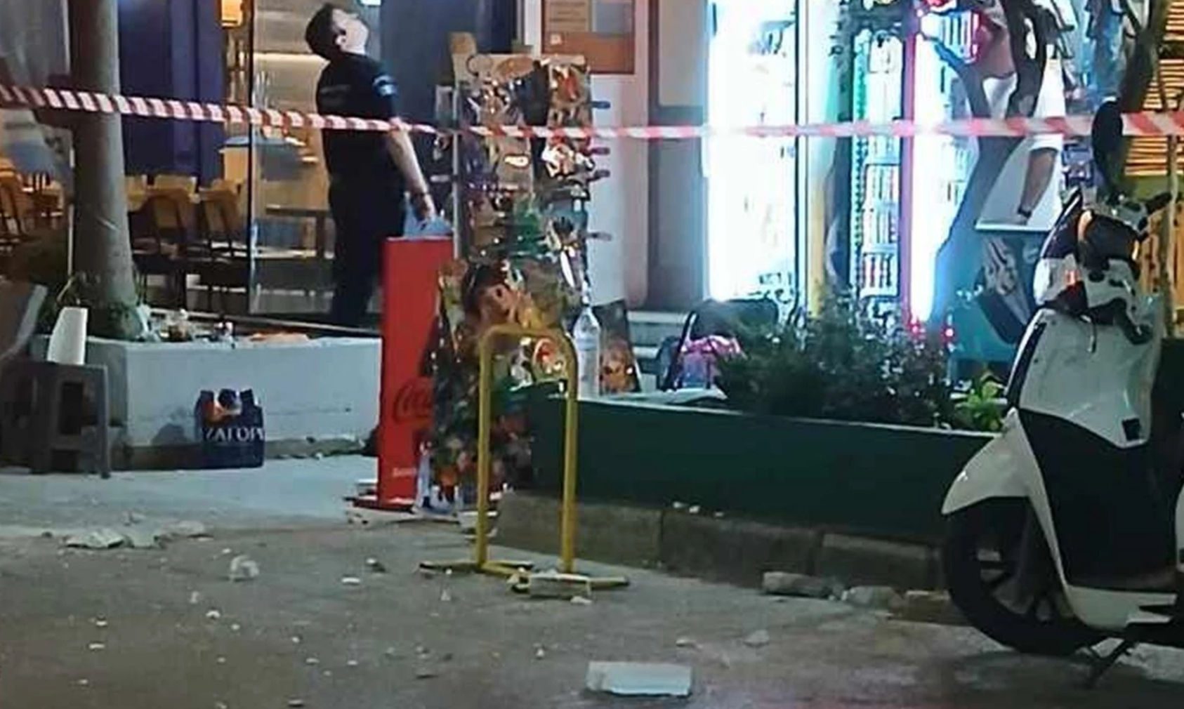 Τραγωδία: Σκοτώθηκε όταν έπεσαν στο κεφάλι του μάρμαρα από μπαλκόνι – Πήγαινε να δει την κόρη του που γεννούσε