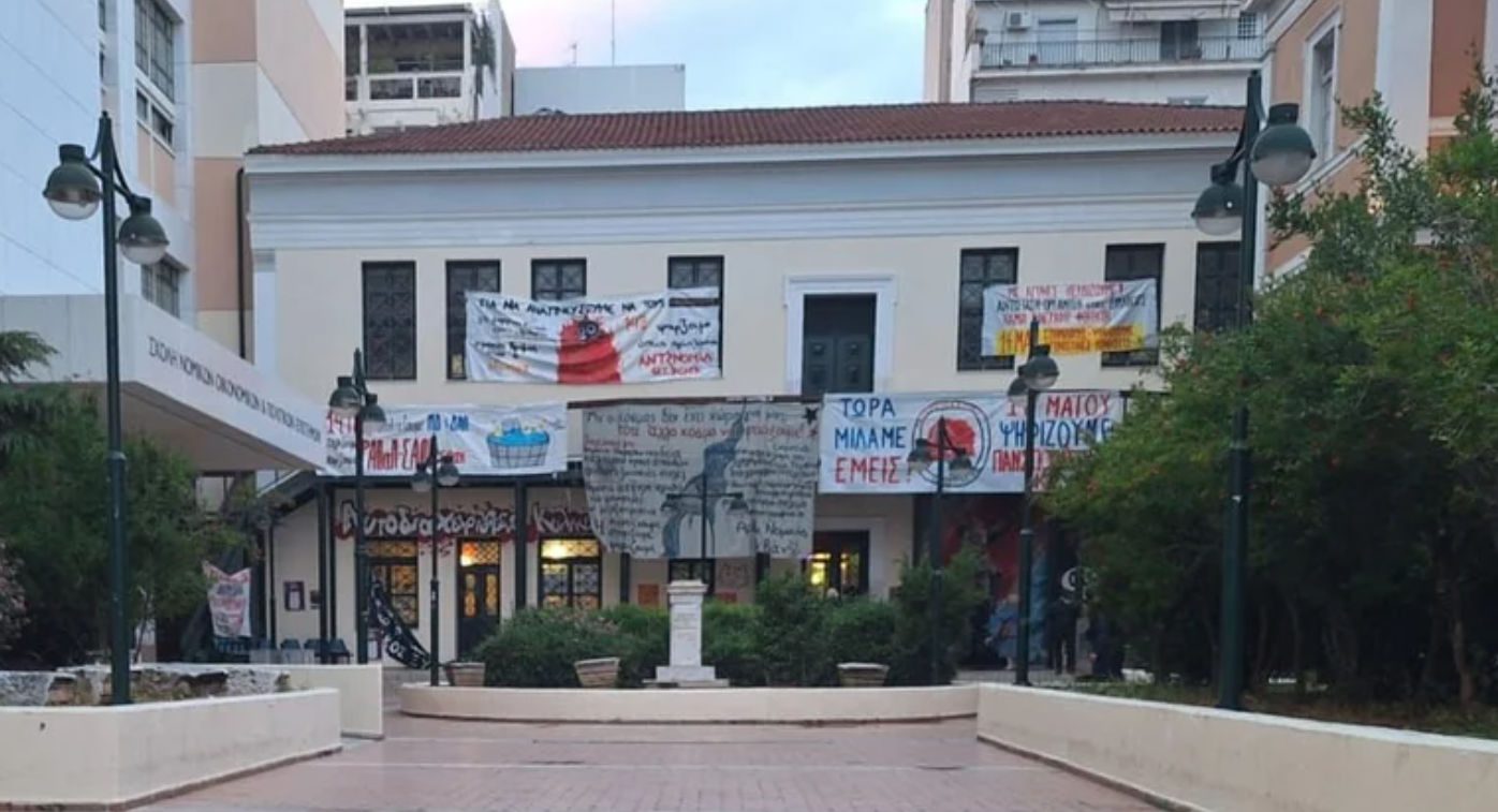 «Κουκλί» η Νομική Αθηνών: Χωρίς πανό και γκράφιτι – Δείτε το πριν και το μετά «Κουκλί» η Νομική Αθηνών: Χωρίς πανό και γκράφιτι – Δείτε το πριν και το μετά