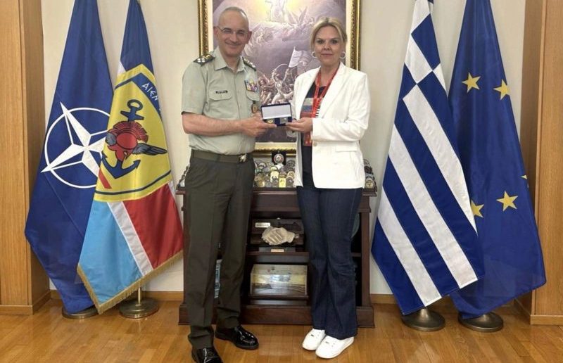 Εύβοια: Συνάντηση της Δημάρχου Χαλκιδέων με τον Αρχηγό ΓΕΕΘΑ Εύβοια: Συνάντηση της Δημάρχου Χαλκιδέων με τον Αρχηγό ΓΕΕΘΑ