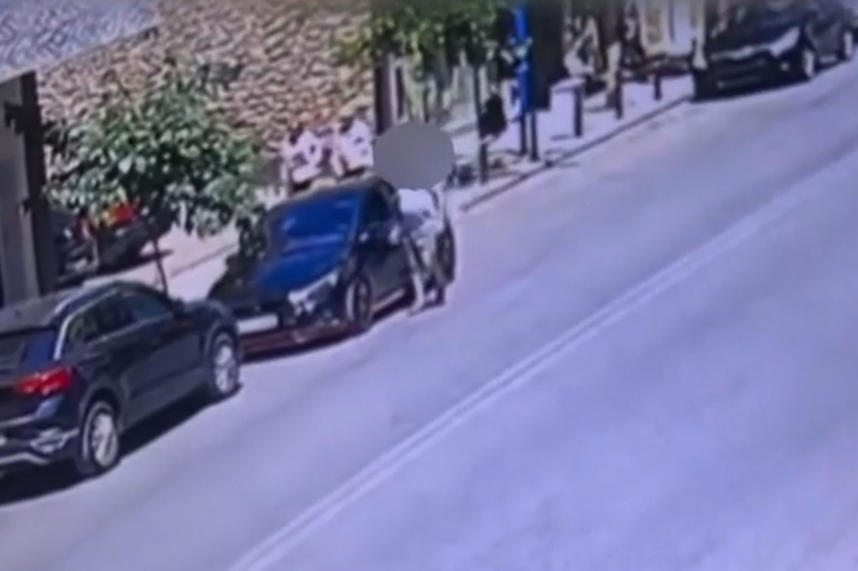 Βίντεο ντοκουμέντο: Άνδρας χαρακώνει αυτοκίνητα και δεν είναι η πρώτη φορά που το κάνει Βίντεο ντοκουμέντο: Άνδρας χαρακώνει αυτοκίνητα και δεν είναι η πρώτη φορά που το κάνει